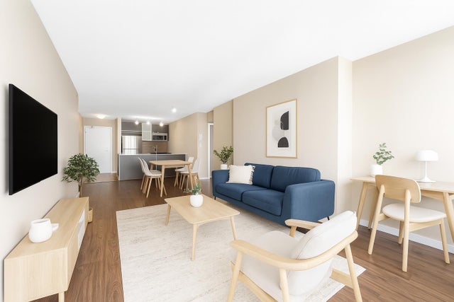 2402 9981 Whalley Boulevard, Surrey