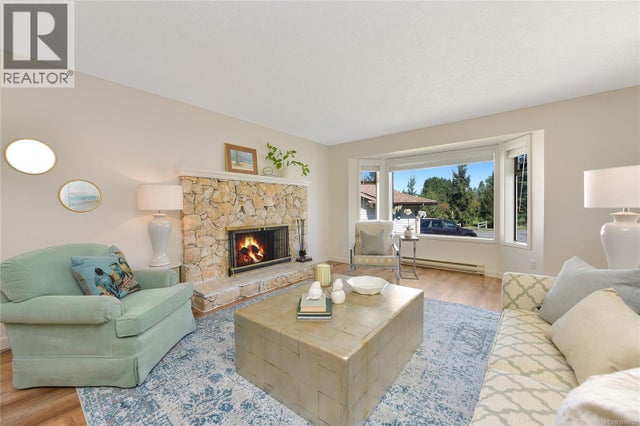 4372 Vanguard Pl, Saanich