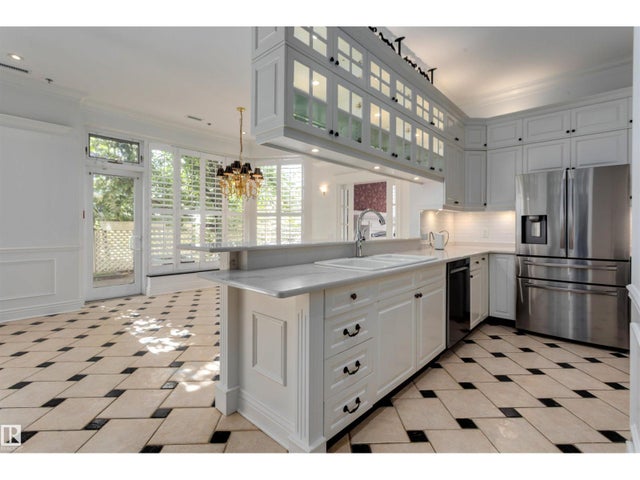 #102 11826 100 Av Nw, Edmonton