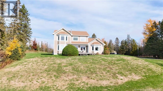 560 Lakeside Road, Smithtown