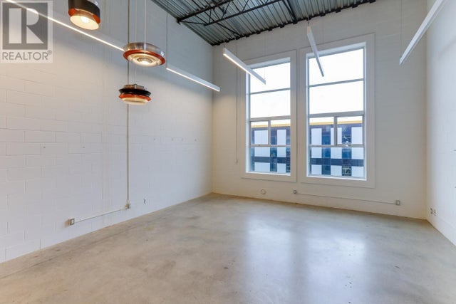 302 1220 E Pender Street, Vancouver