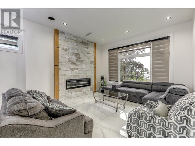 8763 10th Avenue, Burnaby