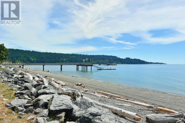 104 5470 Inlet Avenue, Sechelt