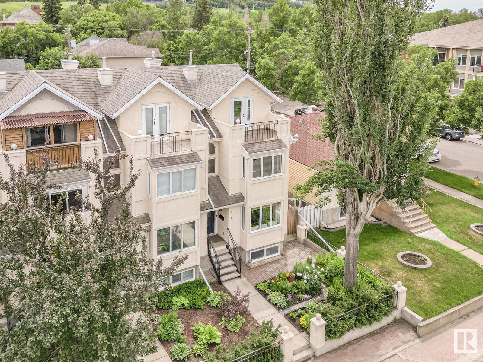 9327 98 Av Nw, Edmonton