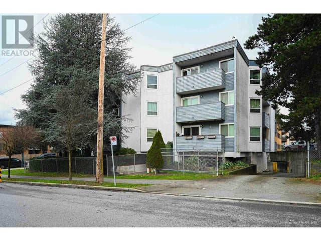 406 16 Lakewood Drive, Vancouver