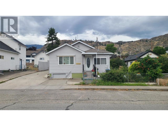 6348 Kootenay Street Street, Oliver