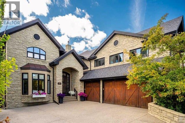 2767 77 Street Sw, Calgary