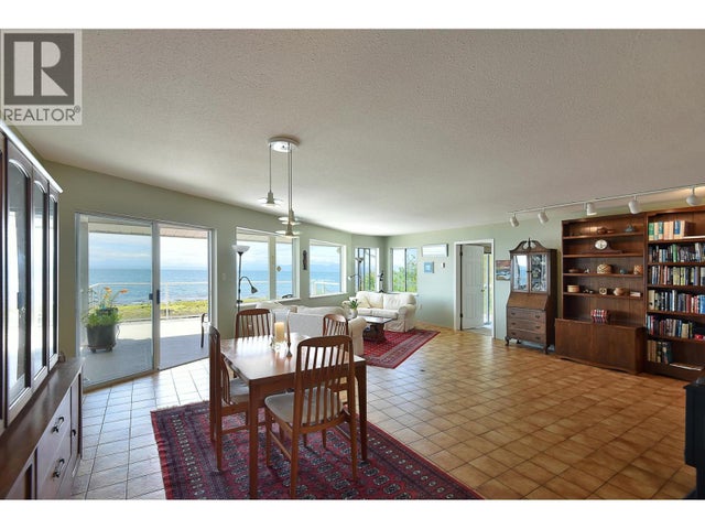 2755-2757 Lower Road, Roberts Creek