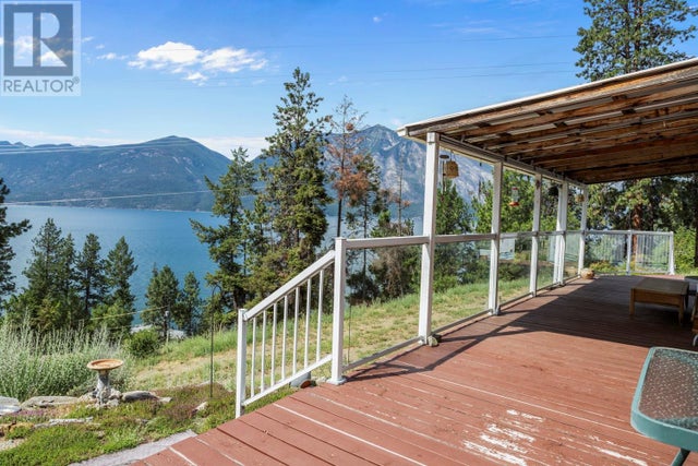 9442 3a Highway, Kuskanook