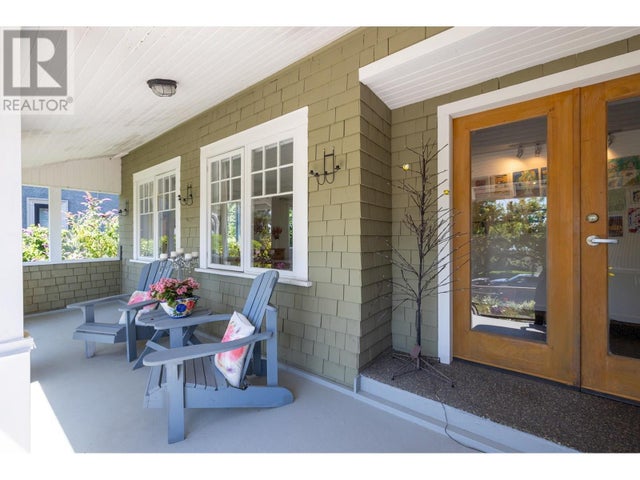 2433 Mathers Avenue, West Vancouver