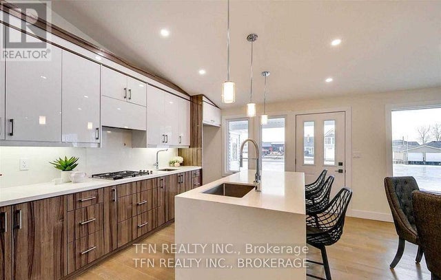 36 Dickinson Avenue, Norfolk (long Point)