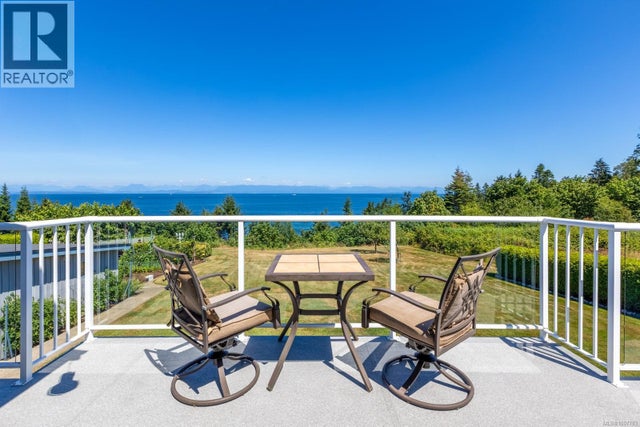 6348 Eagles Dr, Courtenay