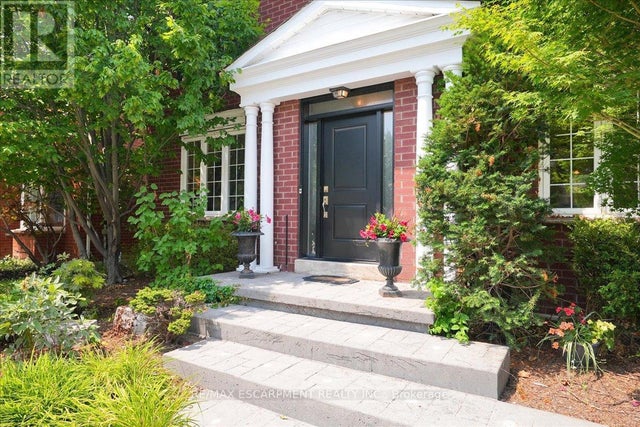 105 River Glen Boulevard, Oakville (ro River Oaks)