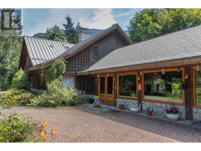 5071 Paradise Valley Road, Squamish