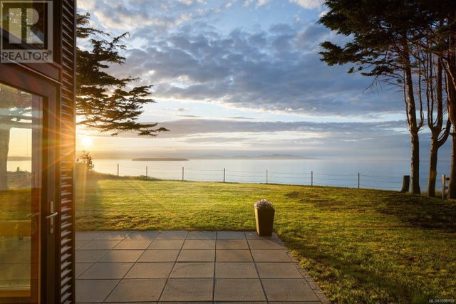 3300 Livesay Rd, Central Saanich