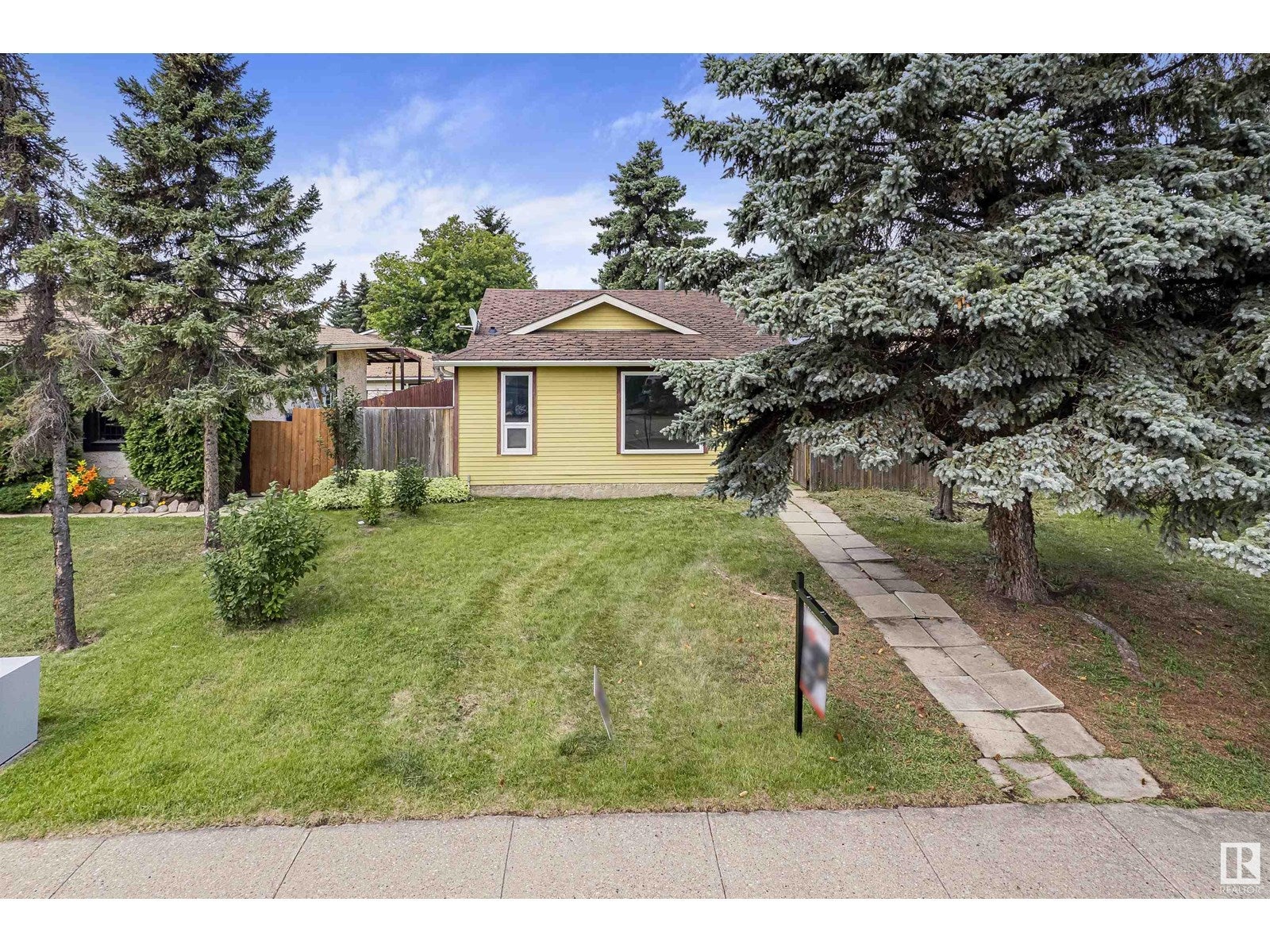 1758 37 St Nw, Edmonton