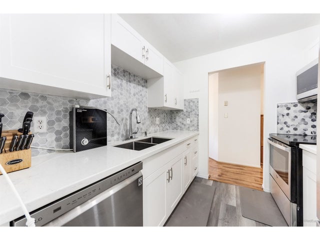 203 9946 151 Street, Surrey