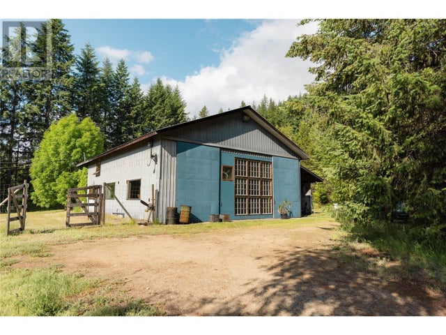 6777 Perry's Back Road, Winlaw