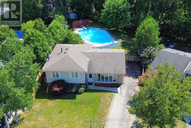 552 Hull Court, Burlington (roseland)