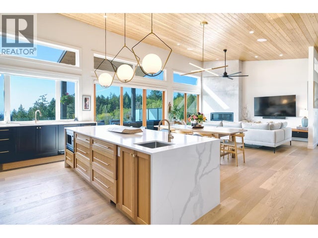 5769 Genni's Way, Sechelt