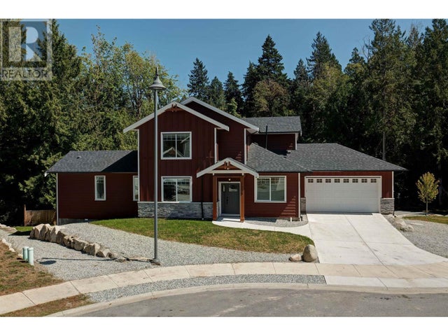 6070-6072 Heartwood Place, Sechelt