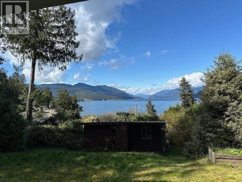 6201 Coracle Drive, Sechelt