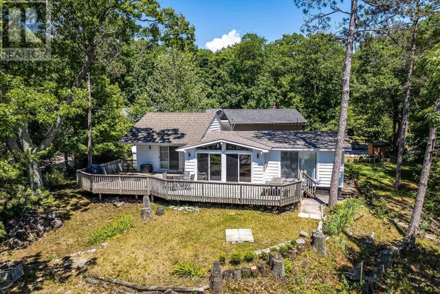 8 Nassau Court, Tiny