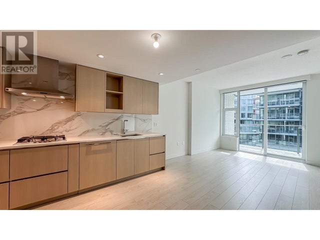 886 8671 Hazelbridge Way, Richmond