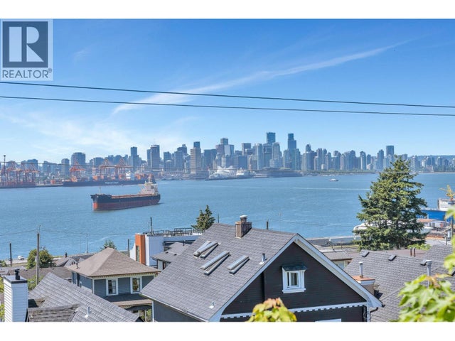 404 245 St. Davids Avenue, North Vancouver