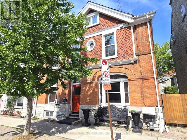 208 King Street E, Kingston (central City East)