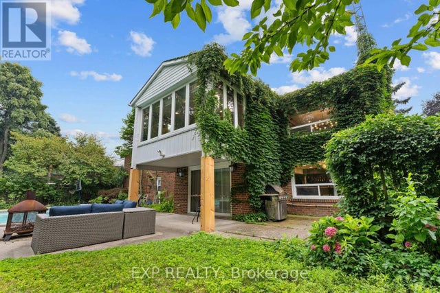 1004 Caldwell Avenue, Mississauga (lorne Park)