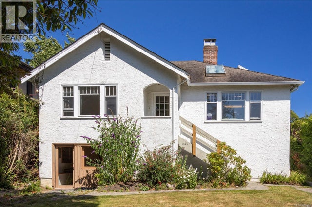 821 Newport Ave, Oak Bay