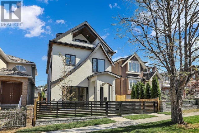 1 3251 E 44 Avenue, Vancouver