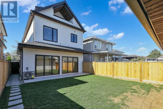 2 3251 E 44 Avenue, Vancouver