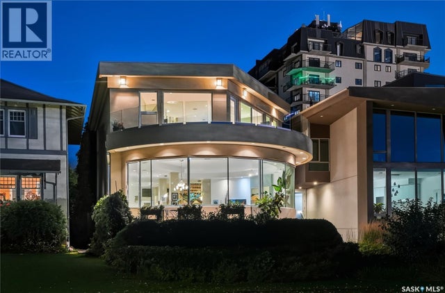 616 Saskatchewan Crescent E, Saskatoon