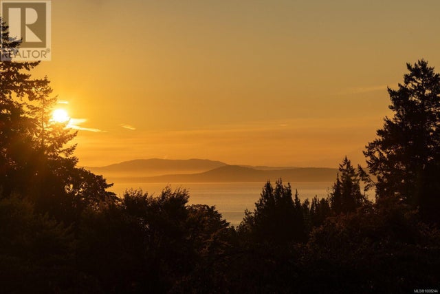 5322 Sayward Hill Cres, Saanich