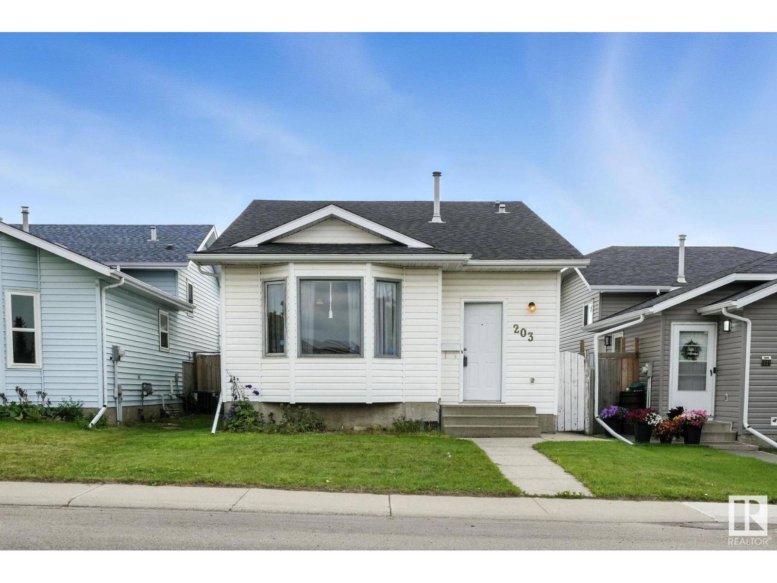 203 Kirkwood Av Nw, Edmonton