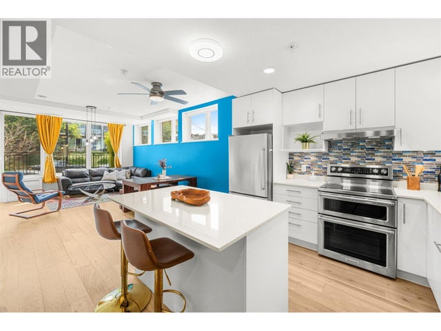 Th5 2137 Chesterfield Avenue, North Vancouver