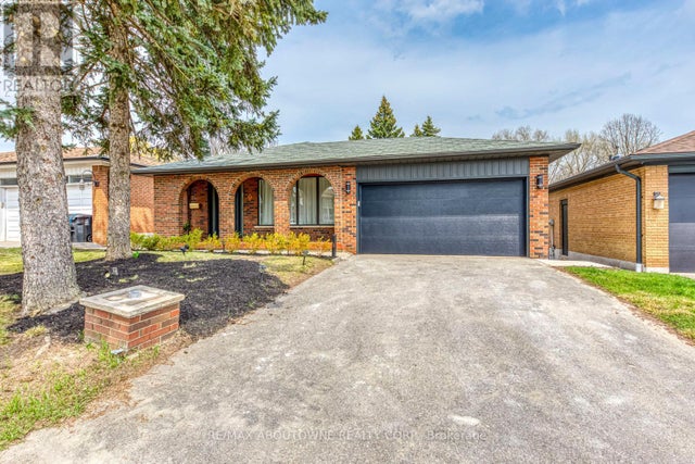 7 Ivybridge Drive, Toronto (eringate-Centennial-West Deane)