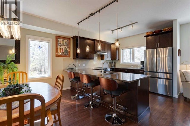 303 Valley Ridge Manor Nw, Calgary