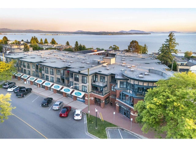 303 15210 Pacific Avenue, White Rock