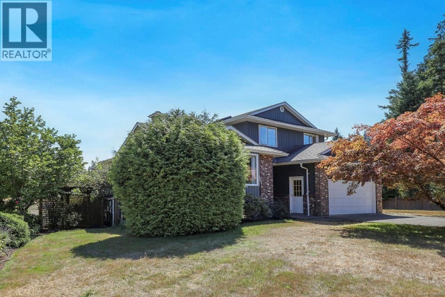 2099 Idiens Way, Comox