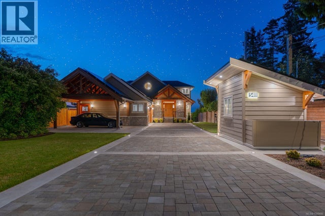 5411 Parker Ave, Saanich