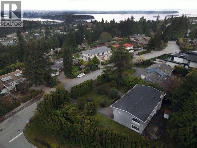 905 Greenwood Road, West Vancouver