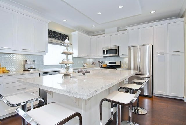 25 2925 King George Boulevard, Surrey