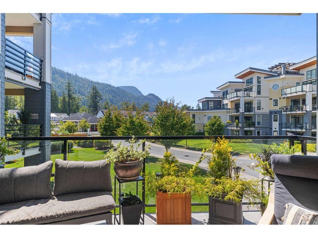 211 5380 Tyee Lane|garrison Crossing, Chilliwack