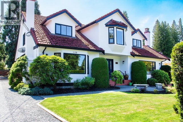 158 Crescent Rd E, Qualicum Beach