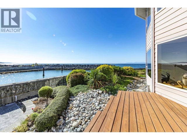 226 1585 Field Road, Sechelt