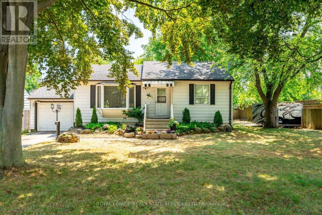 14 Germorda Drive, Oakville (cp College Park)