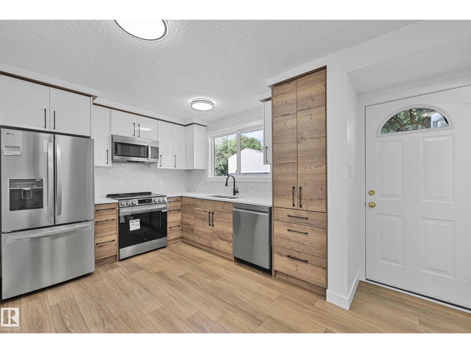416 Hermitage Rd Nw, Edmonton